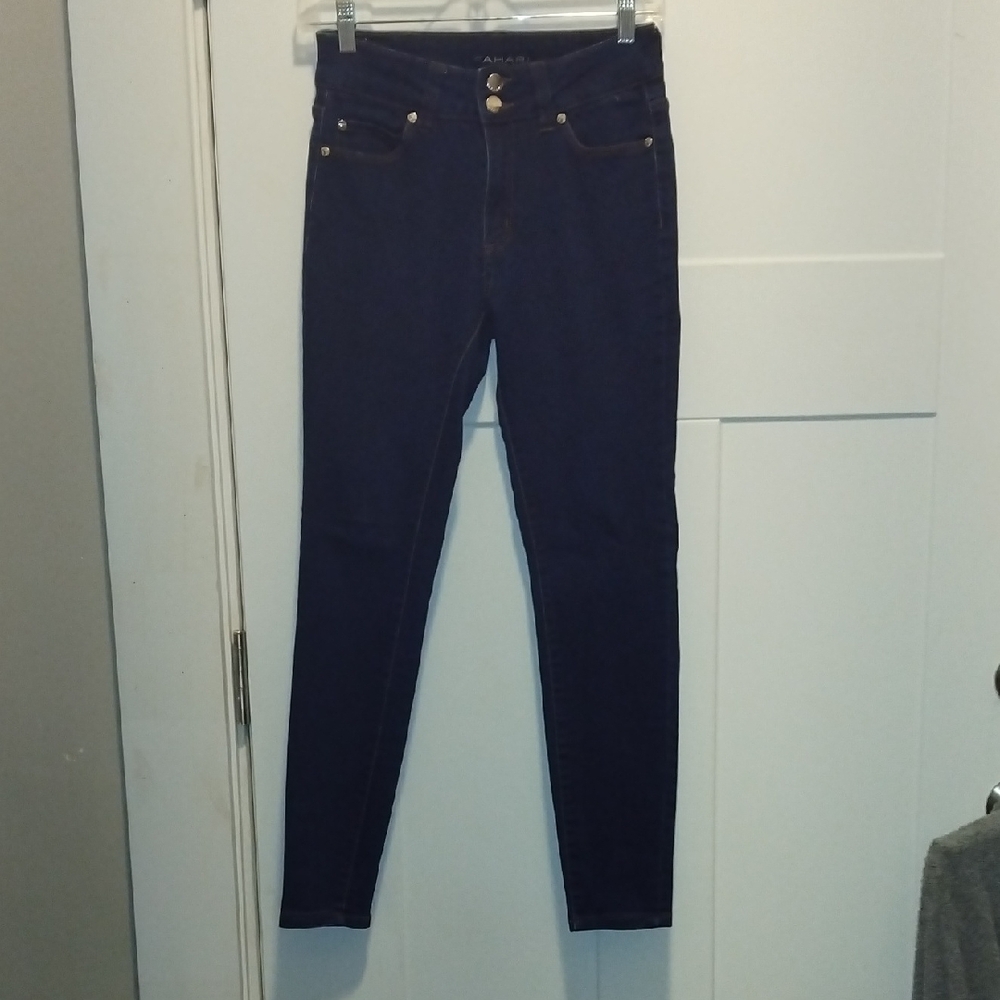 Classic Blue Jeans with Stretch Fabric and Slim Fit